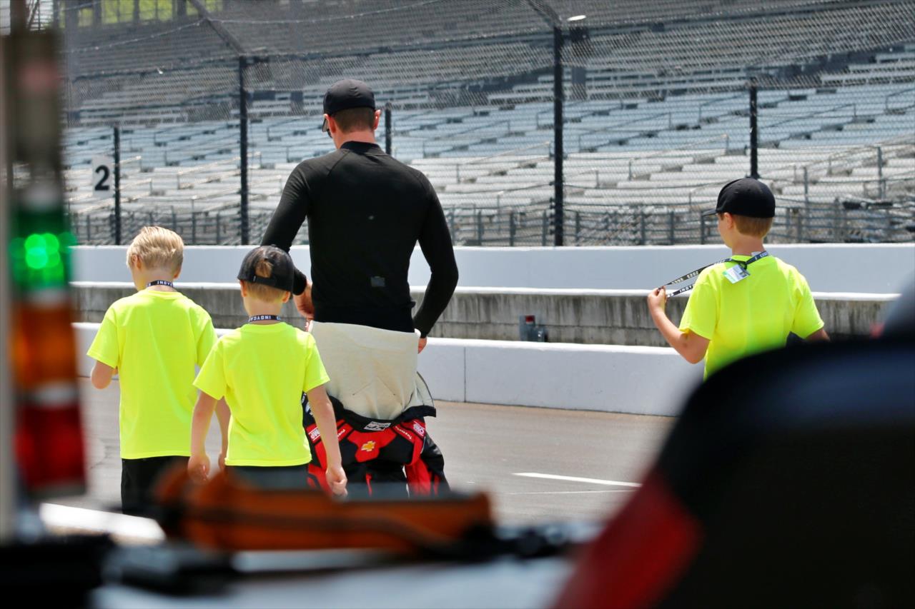 Ryan Hunter-Reay and family - Indianapolis 500 Qualifying Day 1 - By: Lisa Hurley -- Photo by: Lisa Hurley